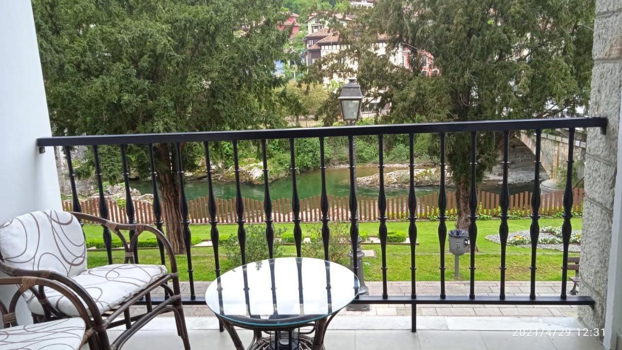 Apartamento Con Terraza Al Puente Romano Appartement Onís Buitenkant foto
